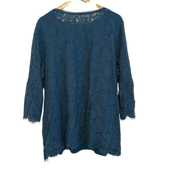 Isaac Mizrahi Women's 3X Teal Blue Lace Overlay Soft PLUS Bell Sleeve Blouse - Picture 4 of 4